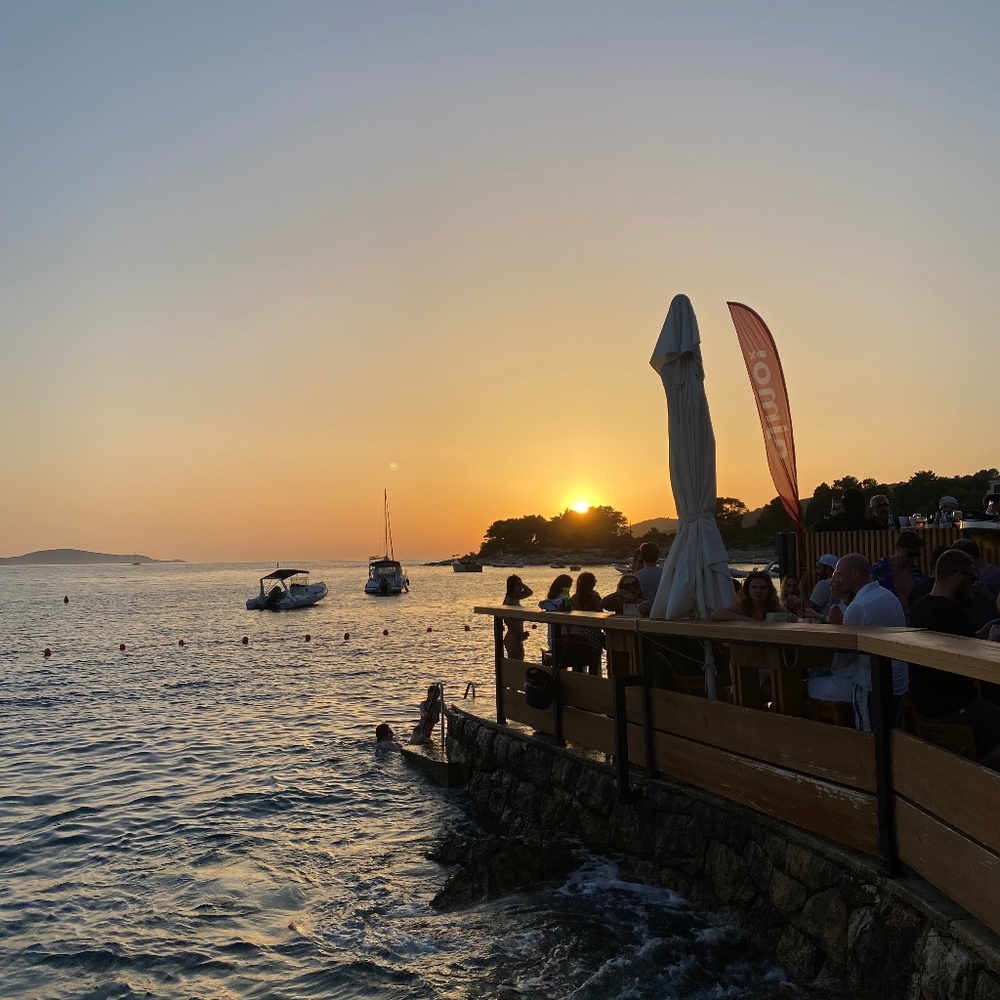 Meet your Posher, Elizabeth eldon